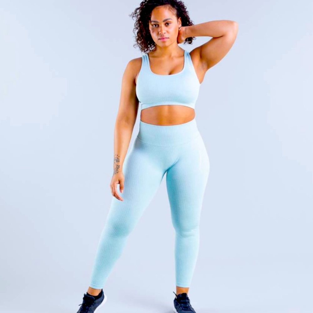NWOT size medium bowndless sports bra + leggings